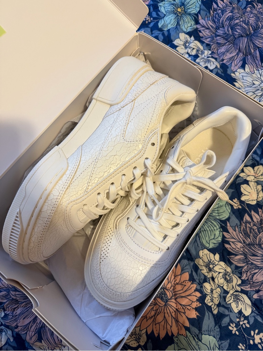 Reebok White Cracked-Texture Low Top Sneaker - Picture 4 of 4